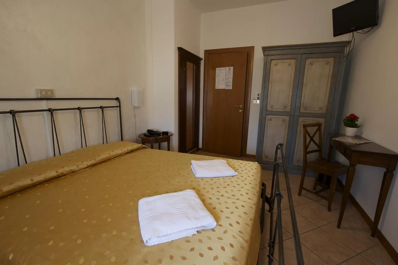 Albergo Tavernetta Castelnuovo del Garda 0*,  Italy